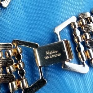 A napier necklace , gold color